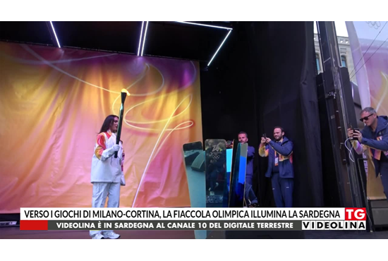 verso-i-giochi-di-milano-cortina-la-fiaccola-olimpica-illumina-la