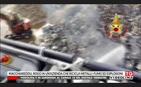 macchiareddu rogo in un azienda che ricicla metalli fumo ed esplosioni