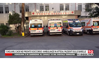 cagliari caos nei pronto soccorso ambulanze in attesa pazienti sulle barelle