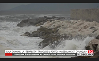 cala gonone la tempesta travolge il porto massi lanciati ovunque