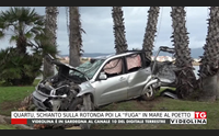 quartu schianto sulla rotonda poi la fuga in mare al poetto