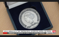 sarule abbraccia la sua martina sechi alfiere del lavoro che onore
