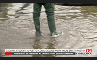 cagliari studenti al poetto con il ciclone harry anche effetti positivi