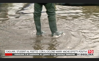 cagliari studenti al poetto con il ciclone harry anche effetti positivi