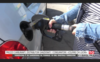 prezzo carburanti distributori sanzionati i consumatori colpire chi lucra