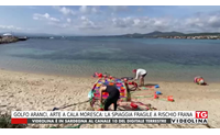 golfo aranci arte a cala moresca la spiaggia fragile a rischio frana
