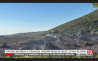 grosso incendio a viddalba anziani messi in salvo ettari in fumo