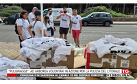 pulispiagge ad arborea volontari in azione per la pulizia del litorale