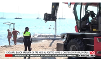 cagliari barca arenata da tre mesi al poetto apre il cantiere per rimuoverla