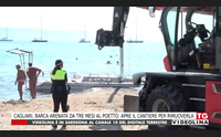 cagliari barca arenata da tre mesi al poetto apre il cantiere per rimuoverla