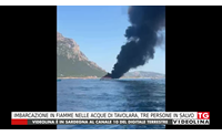 imbarcazione in fiamme nelle acque di tavolara tre persone in salvo