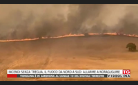 incendi senza tregua il fuoco da nord a sud allarme a noragugume