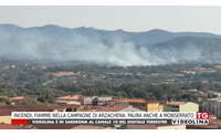 incendi fiamme nella campagne di arzachena paura anche a monserrato