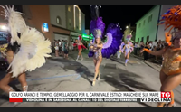 golfo aranci e tempio gemellaggio per il carnevale estivo maschere sul mare