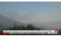 emergenza incendi roghi in tutta l isola la protesta dei sindaci