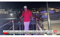 van damme pittore le sue opere esposte su un mega yacht a porto rotondo