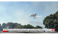 inferno di fuoco alle porte di olbia vasto incendio minaccia la citt