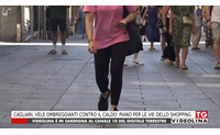 cagliari vele ombreggianti contro il caldo piano per le vie dello shopping