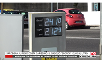 sardegna il pieno costa carissimo il gasolio sfonda i 2 40 al litro