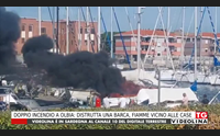 doppio incendio a olbia distrutta una barca fiamme vicino alle case
