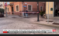 olbia ciak si disturba pietre e bottiglie contro troupe cinematografica