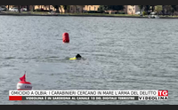 omicidio a olbia i carabinieri cercano in mare l arma del delitto
